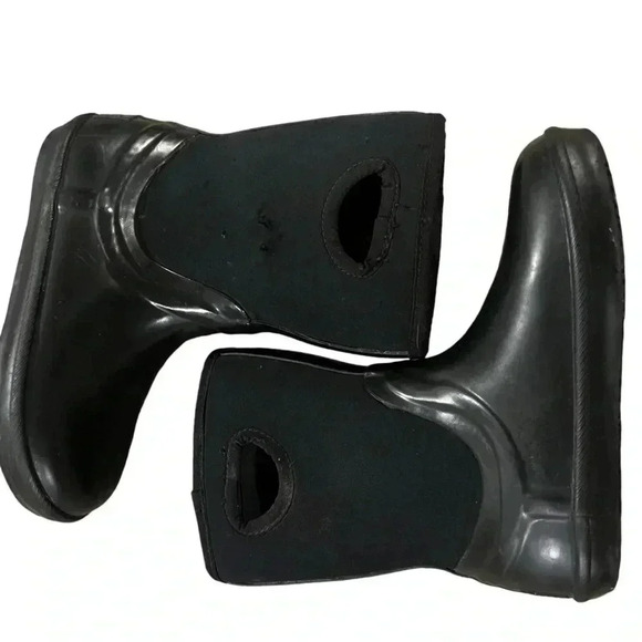 UGG youth K KEX black pill on waterproof rain boot youth size 2 gender neutral - Picture 12 of 13